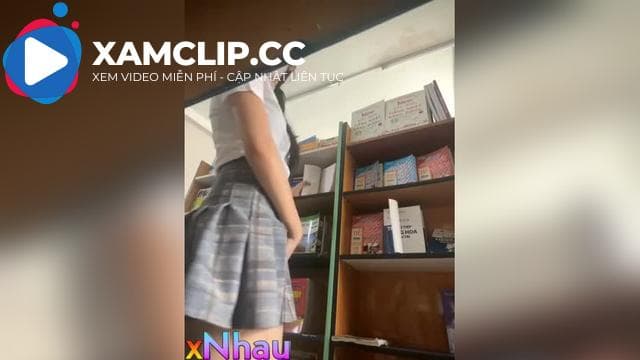 Vừa đọc sách vừa thủ dâm trong thư viện mới chất