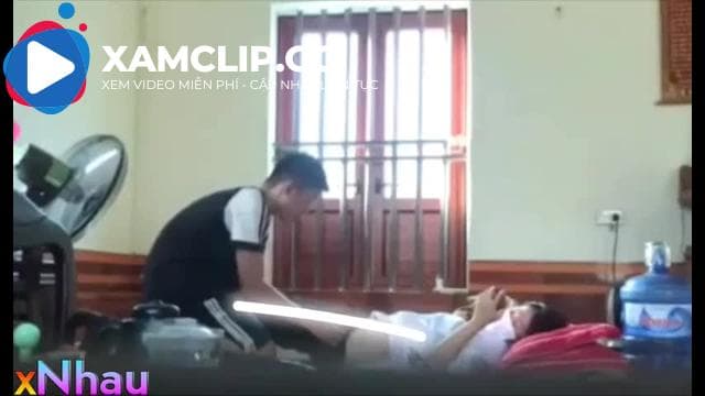 con e ms đi hc về là bị thg anh bắt nằm xuống để địt