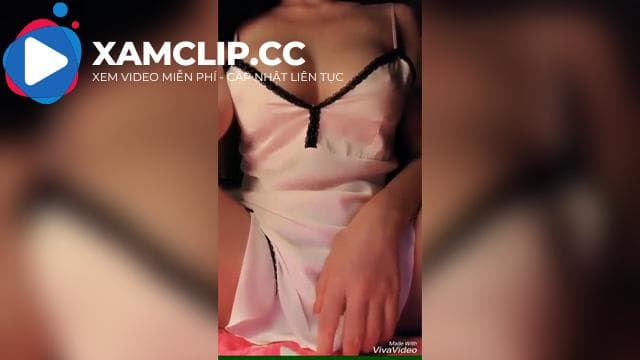 Lộ clip em hotgirl khoe cô bé, vú cho anh yêu xem