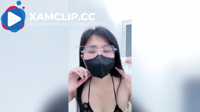Chang chảnh xăm trổ như tắc kè show ngực bự hàu múp full face