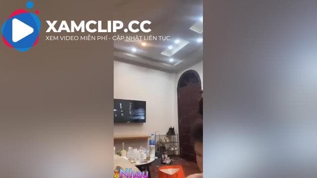 Nguyễn Bích Ngọc Đang live Thì gặp sự cố lộ vú