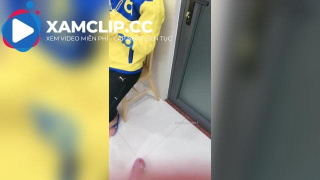Em gái gạ anh shiper nắng cực vào nhà nghỉ đụ nhau