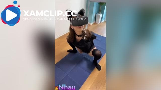 E học sinh sử dụng kính thực tế ảo tưởng tượng mk bị địt xong thg anh vào địt