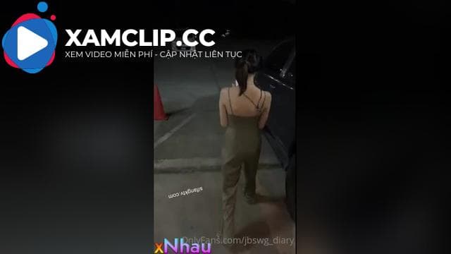 Em gái public trong hầm để xe oto bị người lạ phát hiện và cái kết tung loz