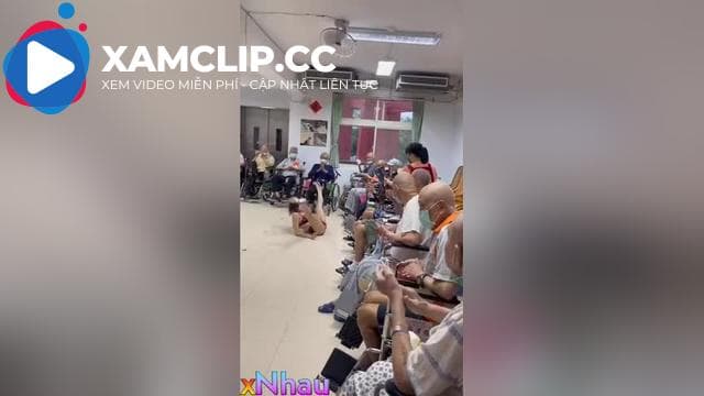 Em gái nứng Lồn, nhảy khiêu dâm trong viện dưỡng lão cho các cụ xem