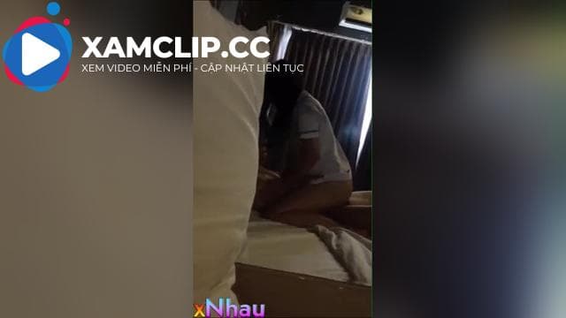 Em học sinh cưỡi ngựa doggy đều đỉnh