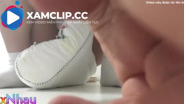 Em học sinh 208 Trốn vào góc lớp lén lút thủ dâm