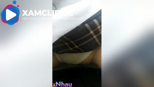 Dắt em học sinh k9 vào rừng dịt