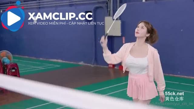 Gạ em đánh cầu lông giao phối vài hiệp trong khi giải lao