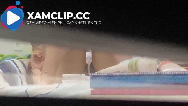 Chui vào tủ quay lén em crush làm tư liệu học tập