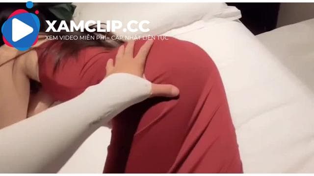 Vụng trộm chị gái chân dài đang say rượu body ngon nuột