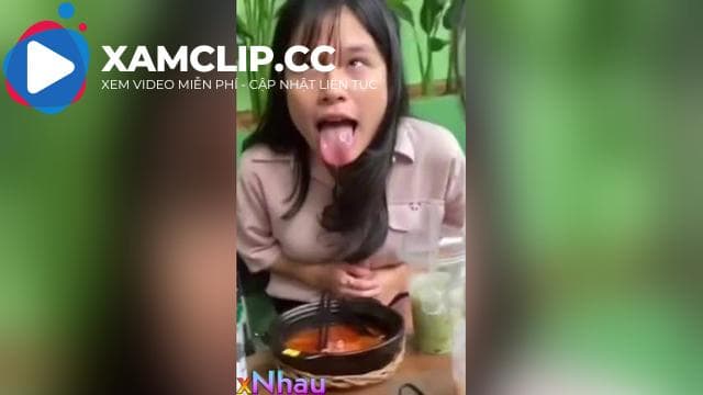 AI LỘT ĐỒ GÁI XINH VÚ TO LINK DƯỚI MÔ TẢ