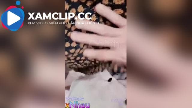Lén tốc váy sờ lồn vợ bạn thân xong cưỡng hiếp ngay tại nhà kho bạn thân nhập ngũ