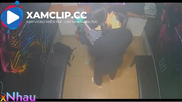 (DEMO BẢN VIP) Hack camera phòng hát em trai bị bạn gái dụ làm tình