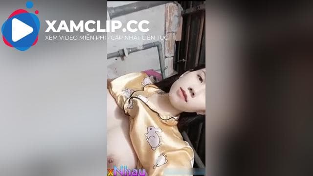 Siêu phẩm gái quê dâm dê, thủy dâm trước mặt bố khi bố mẹ đang ngủ siêu kích thích