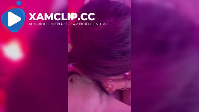 Xả lũ giúp nữ sinh mảnh khảnh mông cong