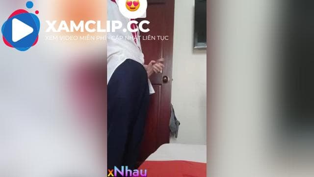 Học sinh cấp 2 tự thoả mãn xuất tinh sau giờ tan học