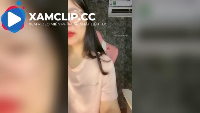 Idol Ly Xù dâm dãng muốn được các anh nhét cặc vào mồm #1