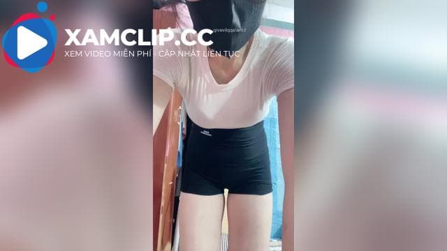 Be_Linh YYlive áo sát nách cùng quần bó có làm các anh kích thích #1