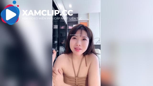 Tiktoker Hường Hêu livestream dạy cách yêu cho các anh độc thân