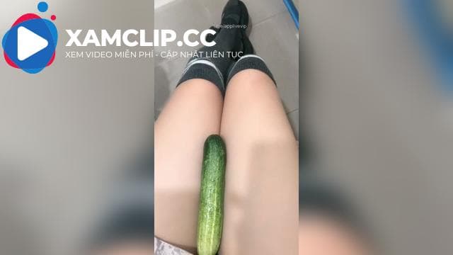 Idol Krixi MMlive ngồi ghế thủ dâm bằng quả dưa chuột