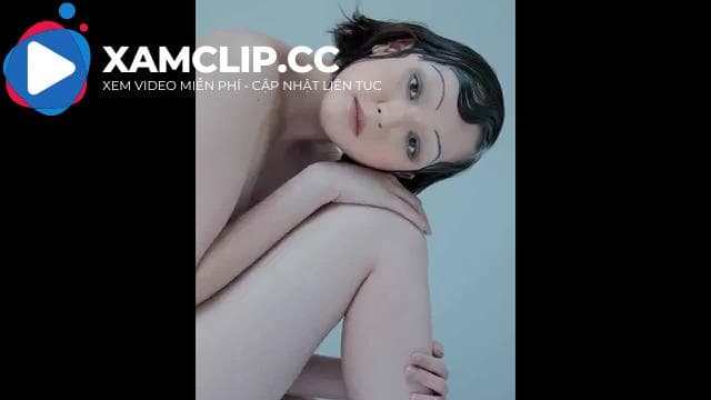 Hải Tú tung clip khoả thân khoe body như người mẫu