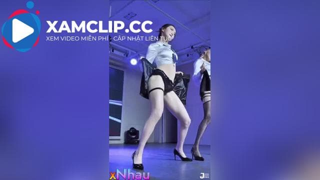 Đi xem ca nhạc khỏa thân mà còn quay lén người ta