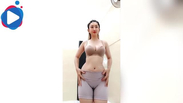 Idol Ái Ngọc nhảy vũ đạo cùng cái mu rùa khủng