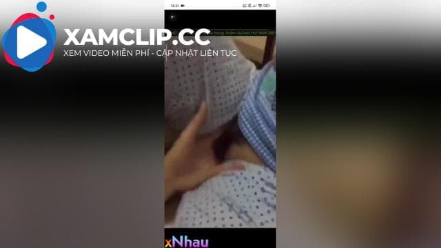 Lén móc lồn con bạn thân trong quán trà sữa bị chủ quán phát hiện