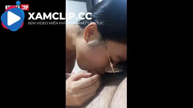 Checker tây lông hành em học sinh việt bím ra nước