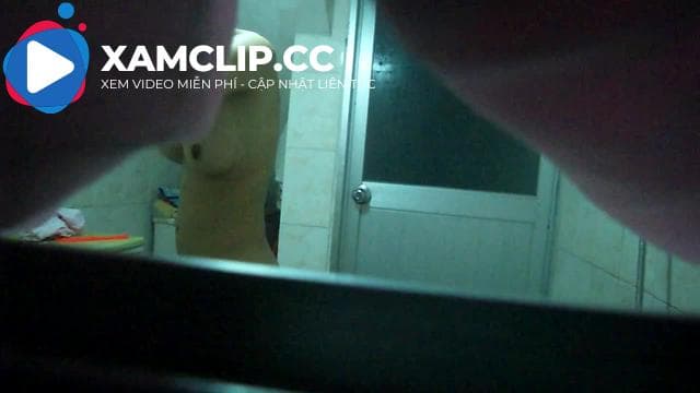 Pha quay lén hồi hộp bị phát hiện trong lúc tác nghiệp