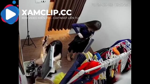 Lộ clip ở phòng thay đồ tiệm ảnh phottobup-Bạch Mai