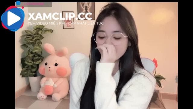 Tiếng em rên pha với tiếng nhạc ballad cảm giác thật là chill