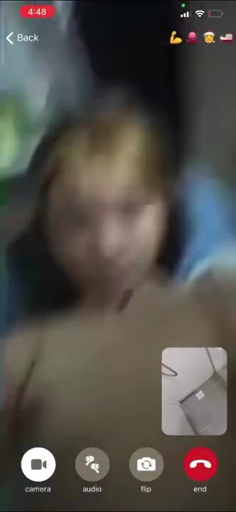 Em học sinh yêu xa bị lộ clip chat sex thẩm du với người yêu