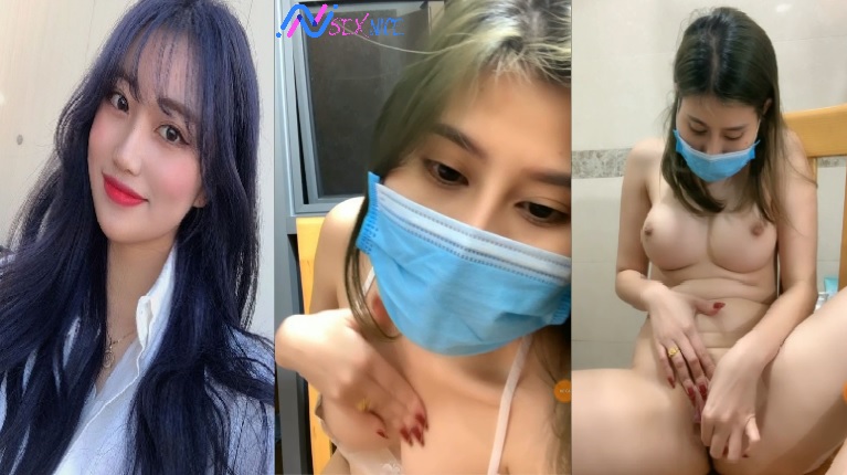 Gái xinh vú đẹp show hàng móc lồn ngày mưa