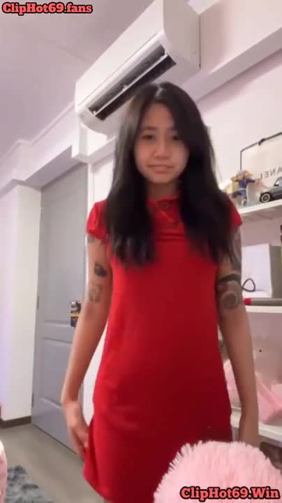 Em rất xinh và en cũng rất là nứng luôn
