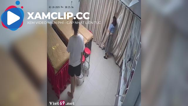 Hack cam em gái đang đi triệt lông bím