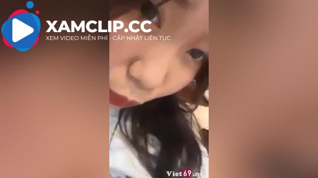 Em sinh viên chat sex cho người yêu xem vú