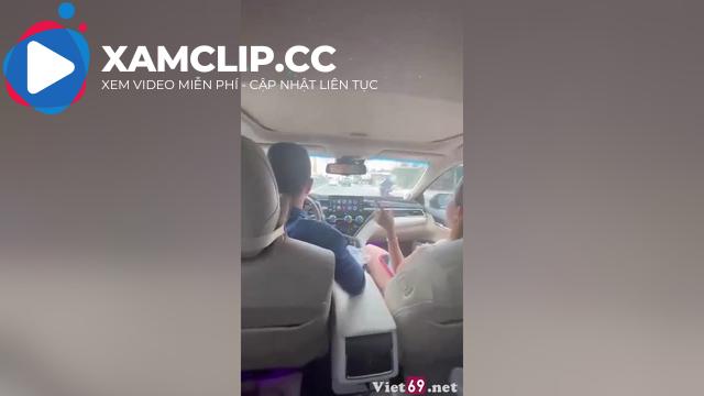 Mang xe đến rước rủ rê em gái chơi threesome