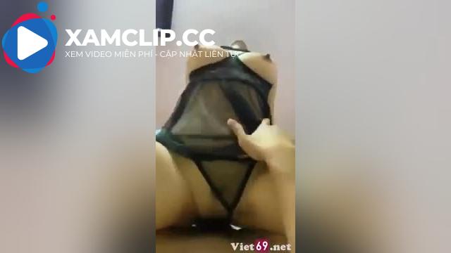 Vú to căng cứng vừa hết ngày đèn đỏ em nứng cưỡi ngựa