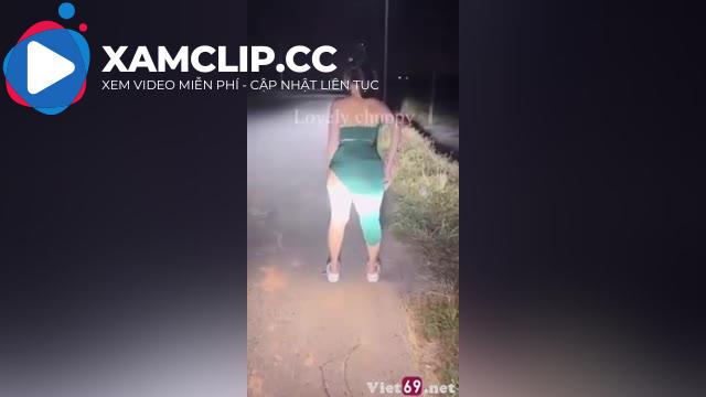 Đi hóng gió em gái múp chơi public với 2 anh giữa đường
