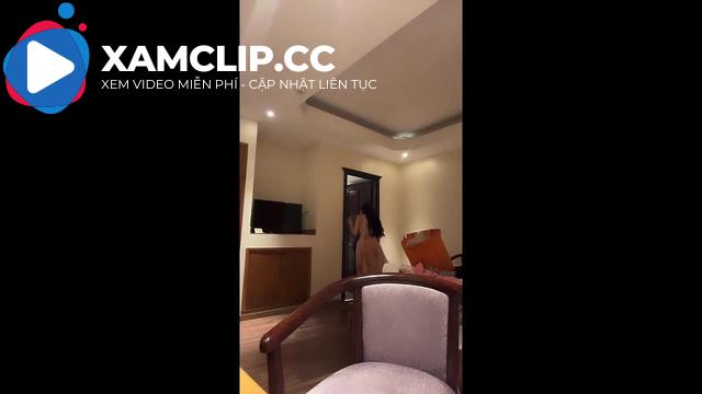 Không làm mà muốn nhiều tiền thì chỉ có banh lồn cho người ta địt