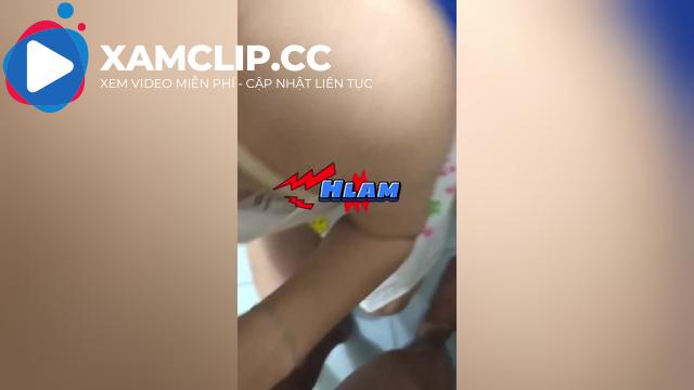 Đang nấu ăn thì em nứng lên đòi làm tình trong bộ tạp dề bếp