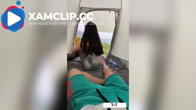 Rủ crush đi cắm trại thì gặp đúng hôm mưa to