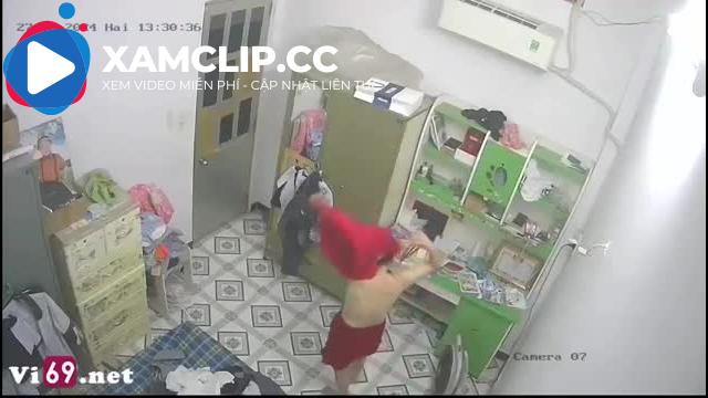 Hack camera phòng ngủ chị hàng xóm vú to thay đồ