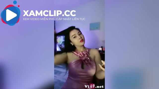 Hà My căng bướm run chân với anh tây 1m9