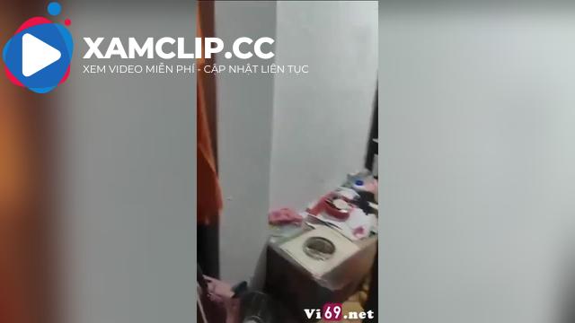 Quay lén bạn cùng phòng đưa người yêu về phòng trọ lén lút doggy