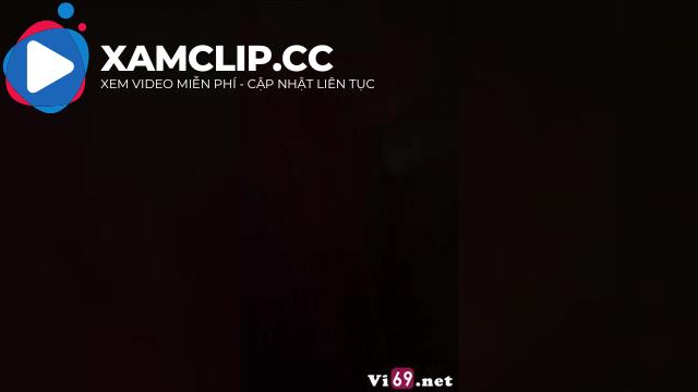 Quay lén tranh thủ giờ nghỉ trưa cặp đôi đưa nhau vào nhà nghỉ