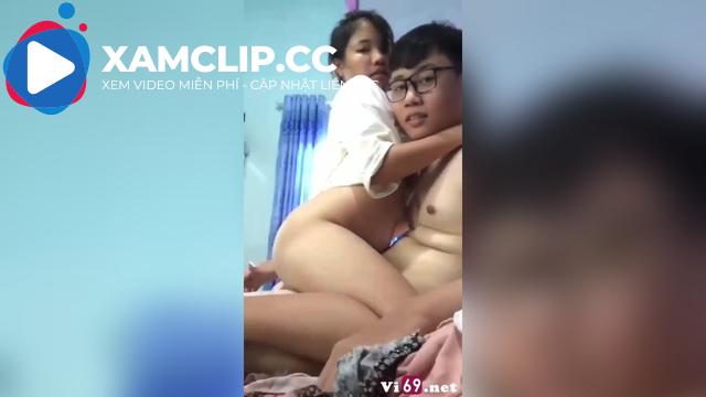 Nghỉ hè em nữ sinh rủ qua nhà chơi trò vợ chồng vét máng cưỡi ngựa