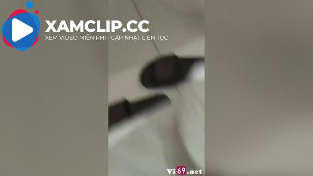 Đang chơi sướng mà con bạn ngồi cạnh xóa vú cứ hỏi ra chưa